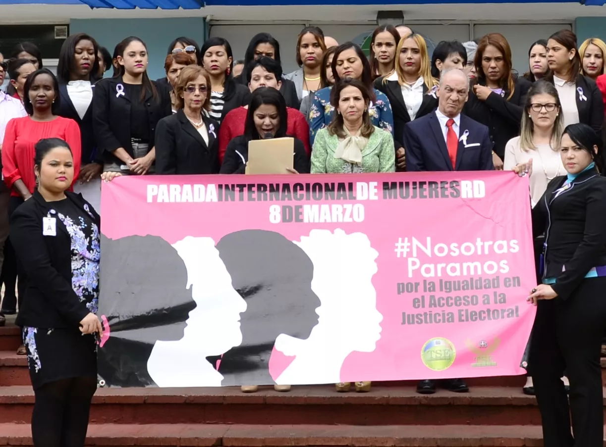 Mujeres reclaman igualdad de género y cese violencia