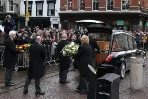 Amigos y familiares despiden a Hawking en un funeral privado en Cambridge