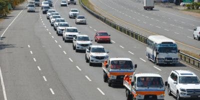 Colapso de alcantarillas afecta tránsito en tramo Autopista Duarte