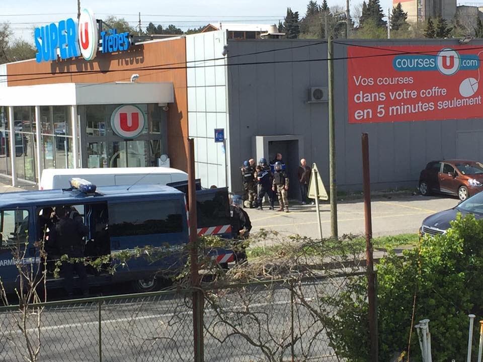 Al menos dos muertos en toma de rehenes en un supermercado en el sur de Francia