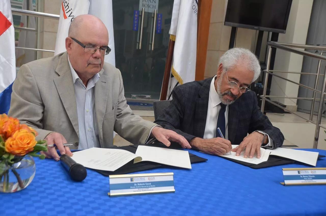 Entidades presentan máster en Archivística y Gestión de Documentos