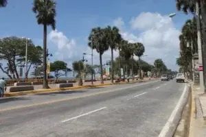 Hombre se dispara y cae al mar en las inmediaciones de la Autopista 30 de mayo