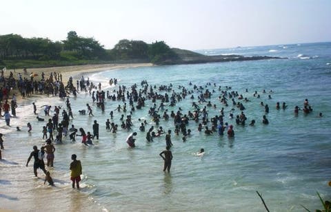 Playas de Puerto Plata son abarrotadas por miles de vacacionistas tras levantar restricción
