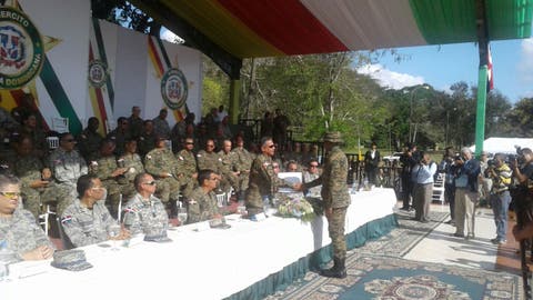 Ejército gradúa 900 soldados que vigilarán frontera tras disposición de Danilo Medina