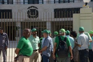 Movimiento Verde en el DN va al Congreso y pide juicio político para Danilo Medina