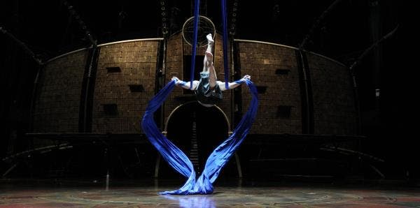 Muere un acróbata de Cirque du Soleil tras  caer de 20 pies de altura en una presentación