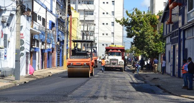 Obras Públicas inicia programa de asfaltado en el Distrito Nacional