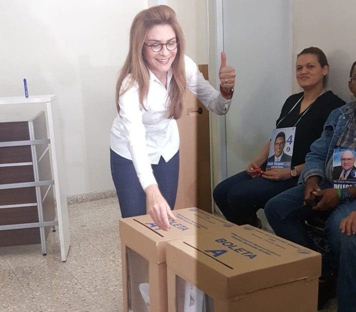Carolina Mejía espera Comisión extienda el horario de las votaciones