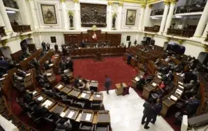 El Congreso de Perú abre debate sobre renuncia o destitución de Kuczynski