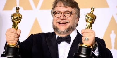 Guillermo Del Toro busca honrar sus raíces tras triunfo en los Oscar