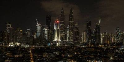 La Hora del Planeta deja a oscuras a grandes ciudades para recordar el desafío