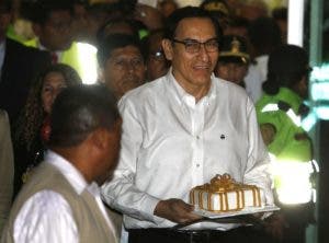 Martín Vizcarra se convierte en nuevo presidente de Perú