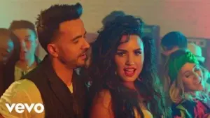 Demi Lovato y Fonsi interpretan por primera vez «Échame la culpa” en un escenario