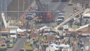 Autoridades confirman muerte de 4 personas tras derrumbarse puente peatonal en Miami