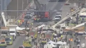 En Vivo: Varios muertos al derrumbarse puente para peatones sobre carretera de Miami