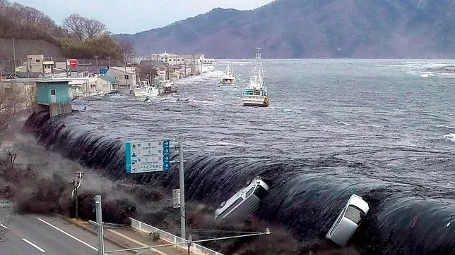 Japón conmemora con un minuto de silencio el séptimo aniversario del tsunami