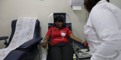 Decenas acuden a jornada donación de sangre