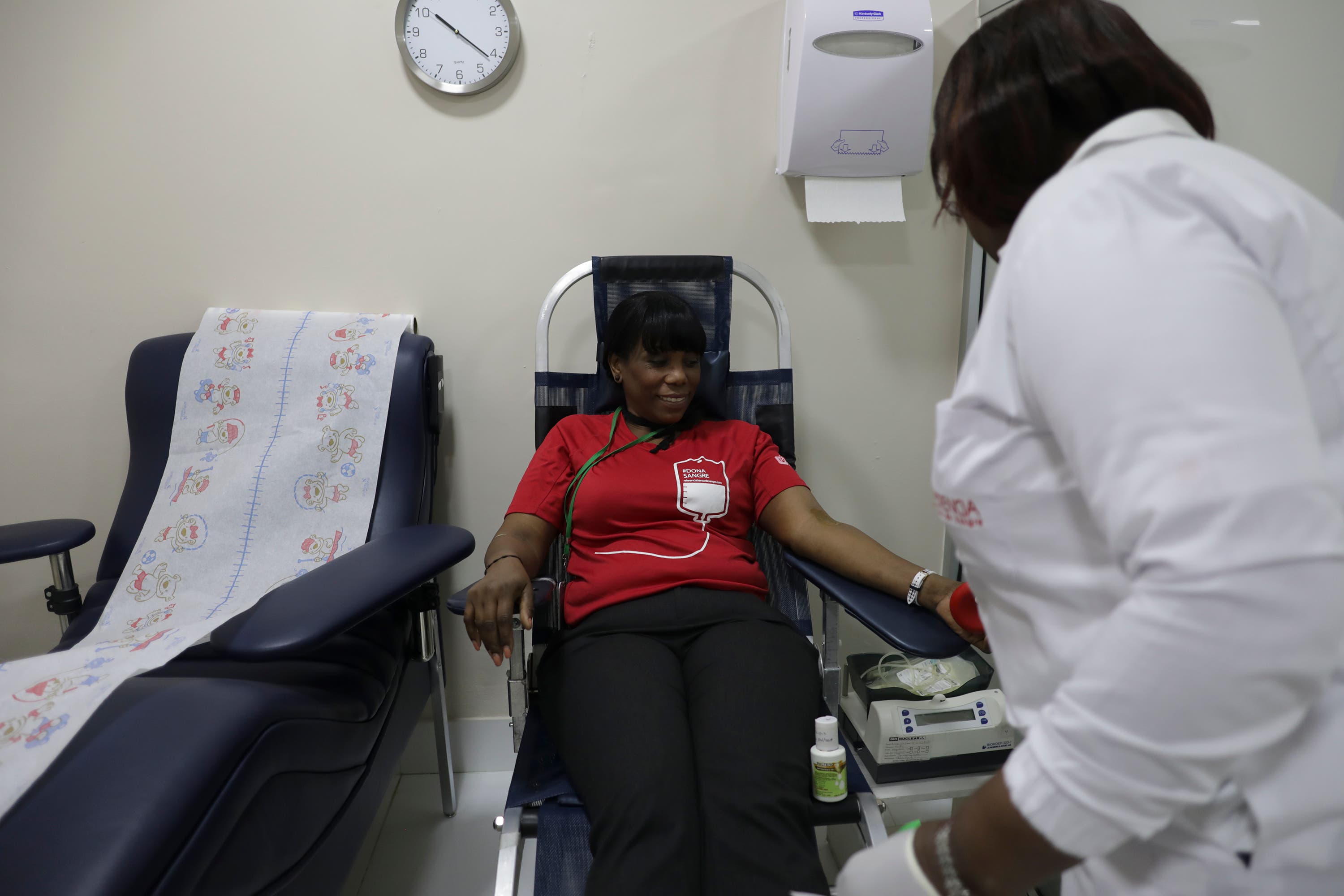 Decenas acuden a jornada donación de sangre