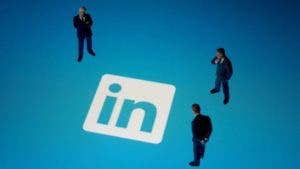 Los estafadores que te ofrecen trabajo en LinkedIn para robarte los datos