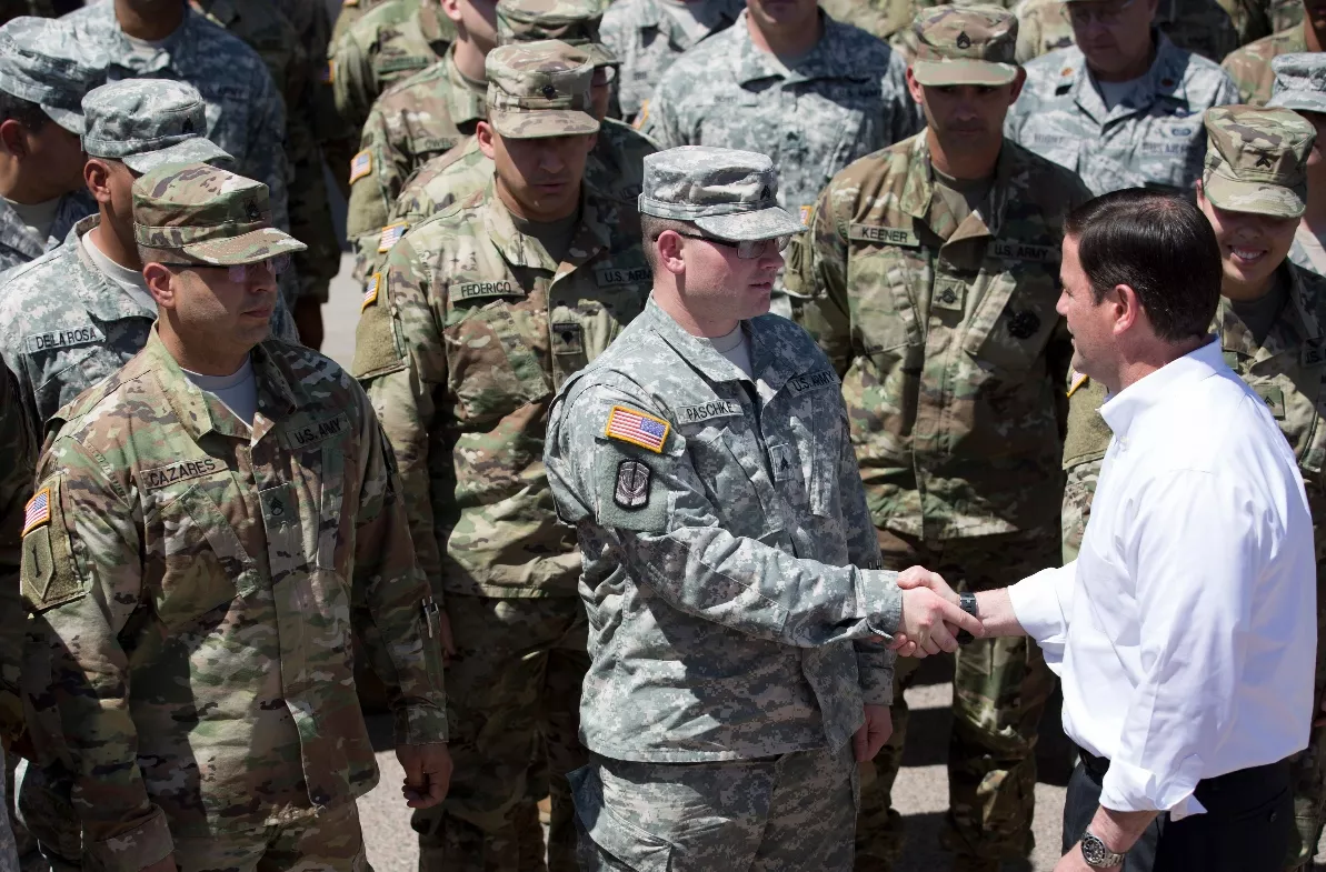 Arizona envía las primeras tropas hacia la frontera con México