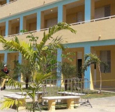 Danilo Medina inaugura una escuela en Villa Mella