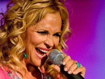 Yolandita Monge regresa al país