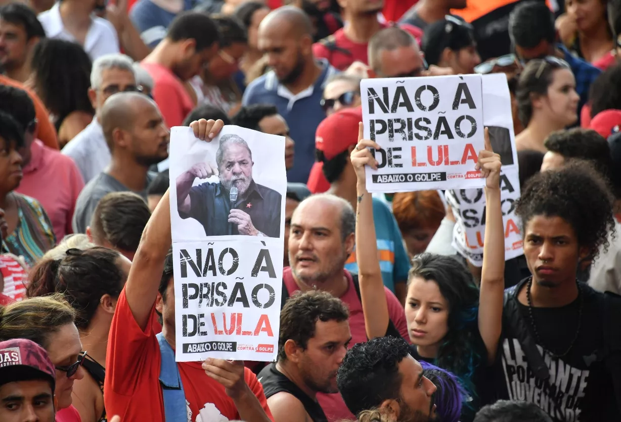 El Partido de los Trabajadores pide excarcelación de Lula da Silva tras primer día de reclusión