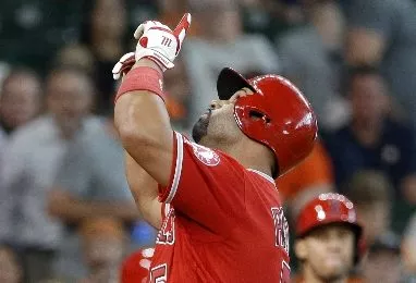 Albert  Pujols conecta el doble 633 para superar a David Ortiz