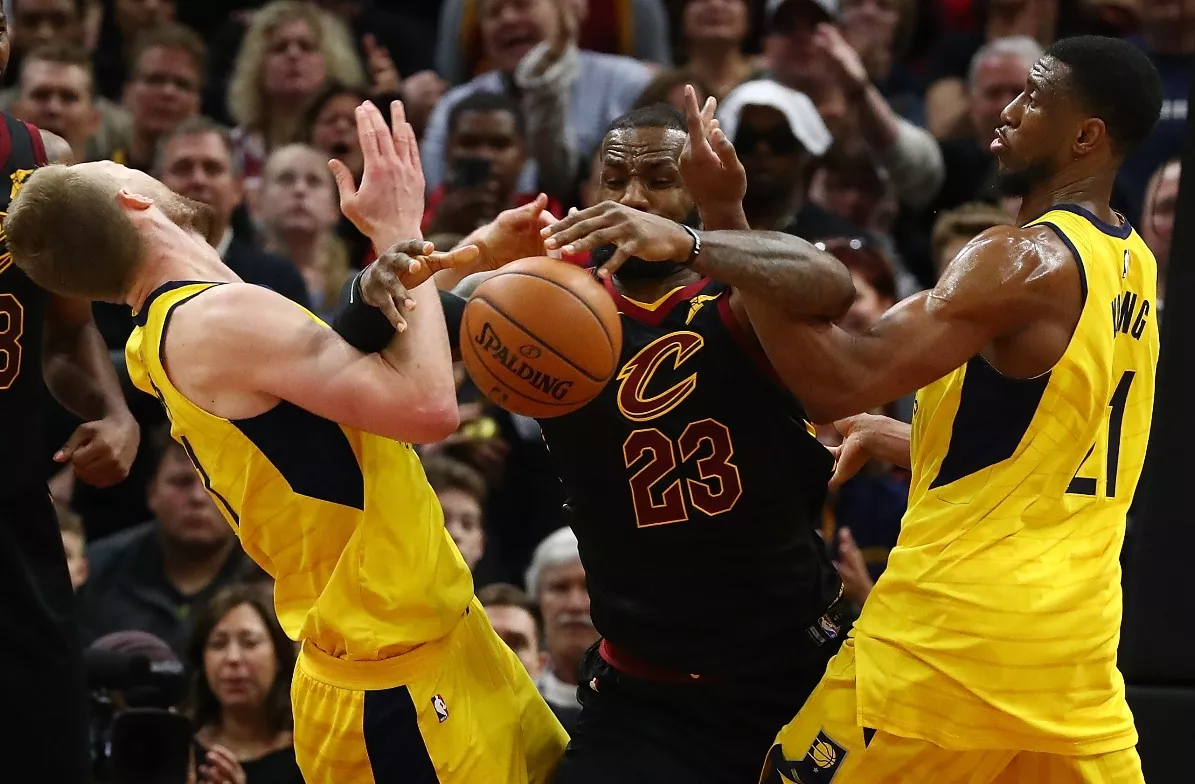 Con 45 puntos, Lebron James guía a los Cavs