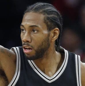 Kawhi Leonard a los  Raptors  a cambio de DeMar DeRozan