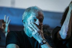 Lula sólo vio abogado en primer día preso y partidarios acampan a 200 metros