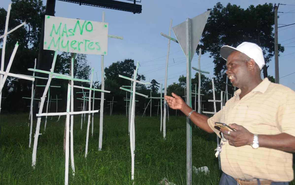 Simulan ‘cementerio’ demandando un puente peatonal