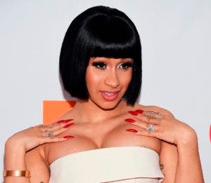 En esta foto del 27 de enero del 2018, Cardi B llega a una gala previa a la ceremonia de los premios Grammy en Nueva York. 