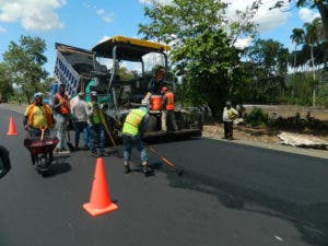 Obras Públicas interviene tramos de la autopista Duarte