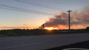 Incendio afecta vertedero de Duquesa; Medio Ambiente trabaja en extinguirlo