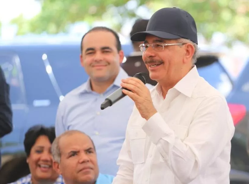 Danilo Medina ofrece apoyo a productores de mango en Baní