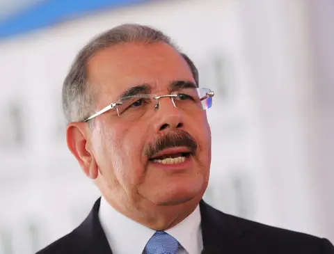 Aeronave en que viajaba el presidente Danilo Medina se devuelve por mal tiempo