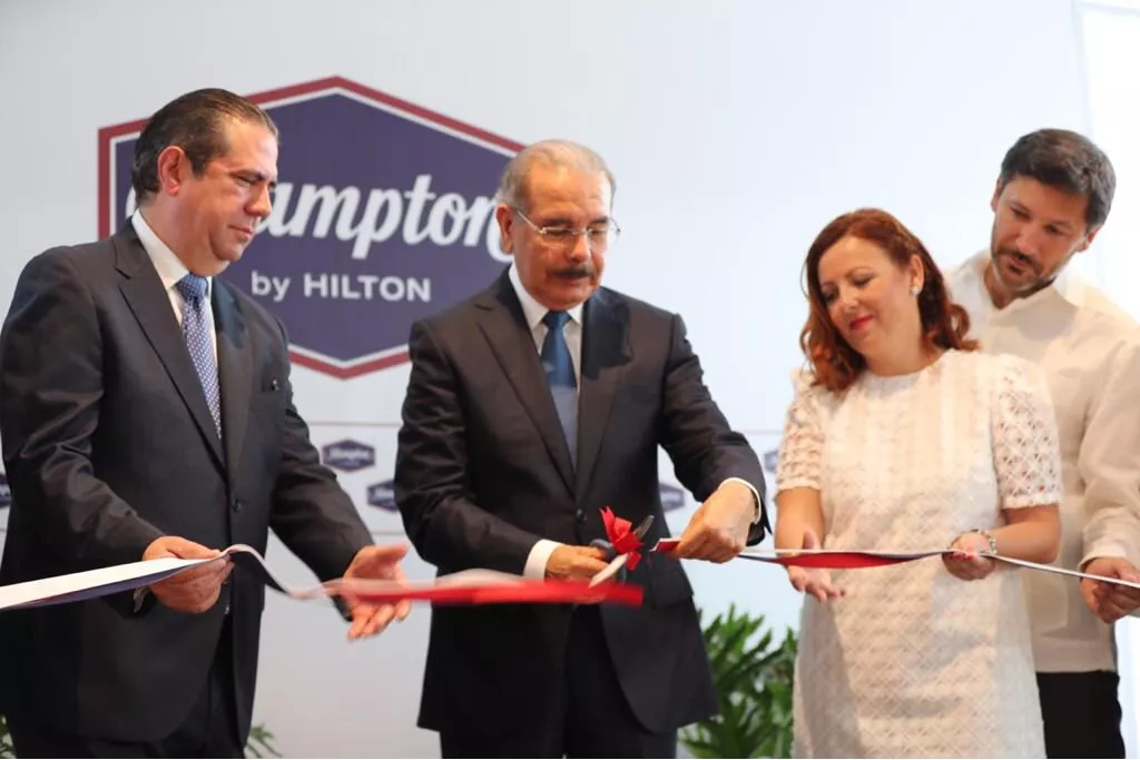 Presidente Danilo Medina inaugura Hotel Hampton by Hilton en Boca Chica