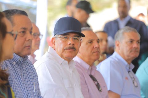Danilo Medina a productores de cacao: «Debí venir antes»
