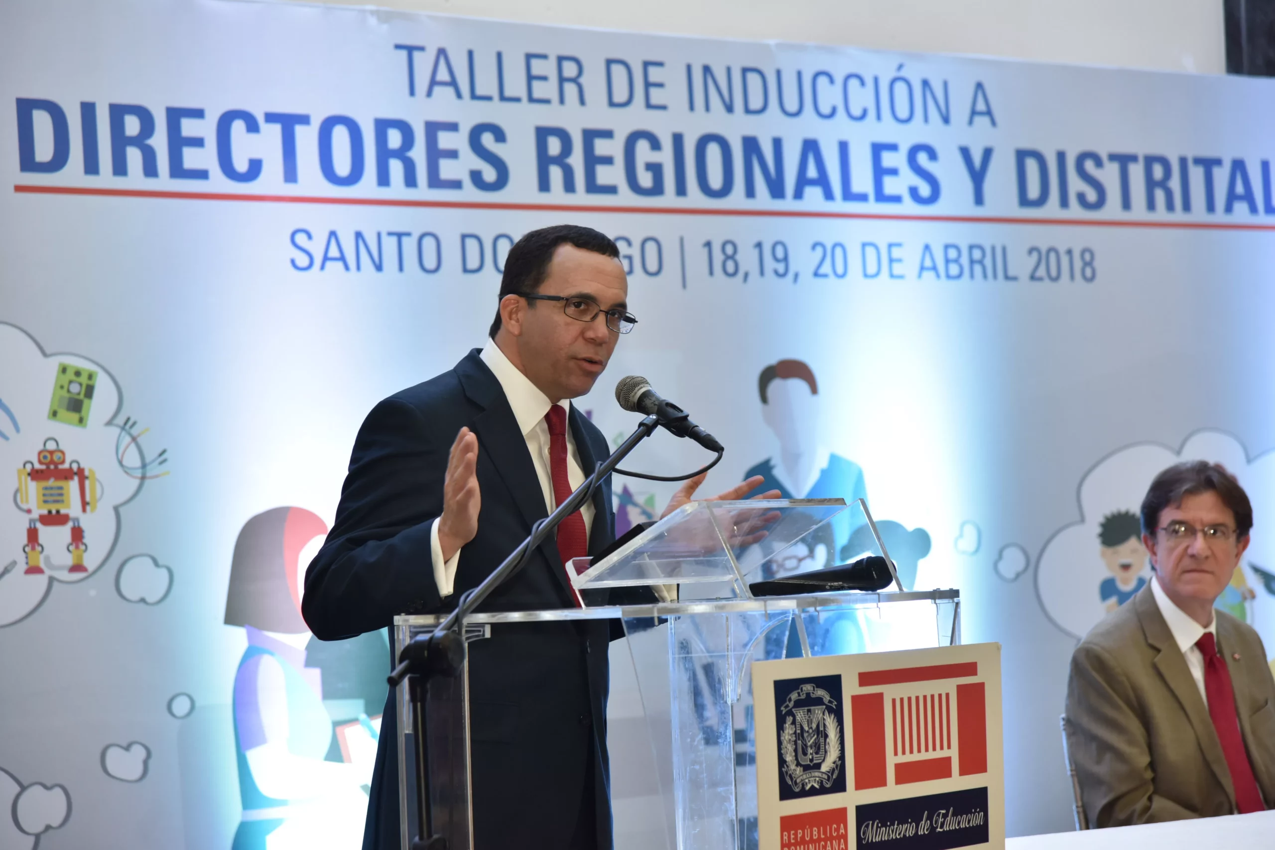 Andrés Navarro exhorta a los directores de escuela ser transparentes, participativos y eficientes