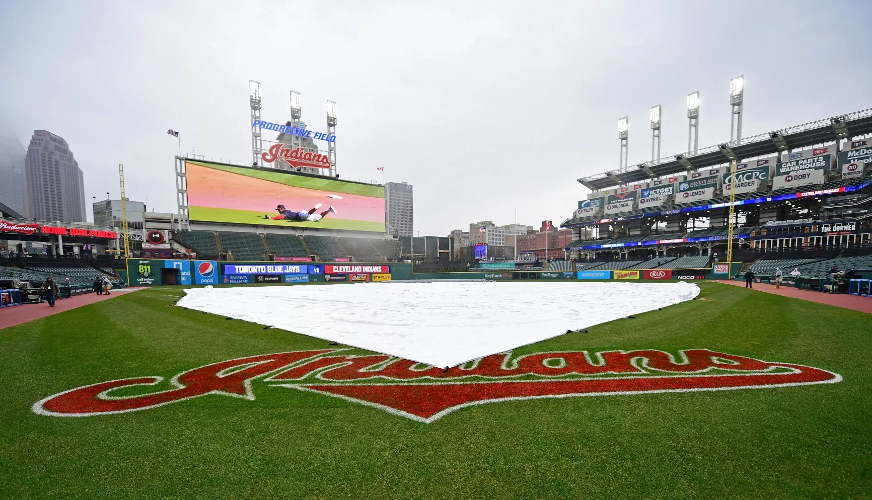 Lluvia vuelve a suspender juego entre Indios y Azulejos