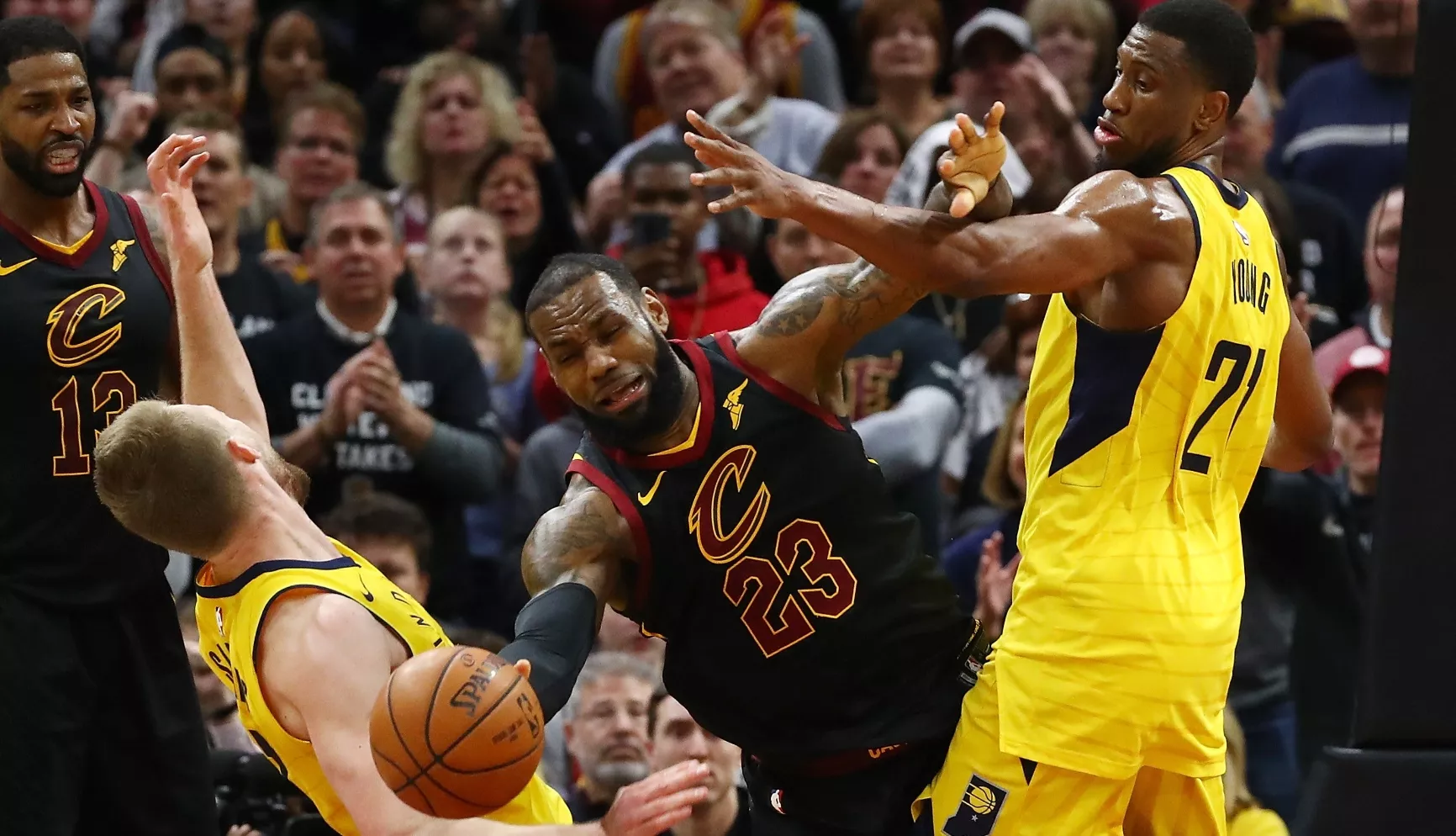 Los Cavaliers sobreviven a Indiana  gracias a un magistral LeBron James