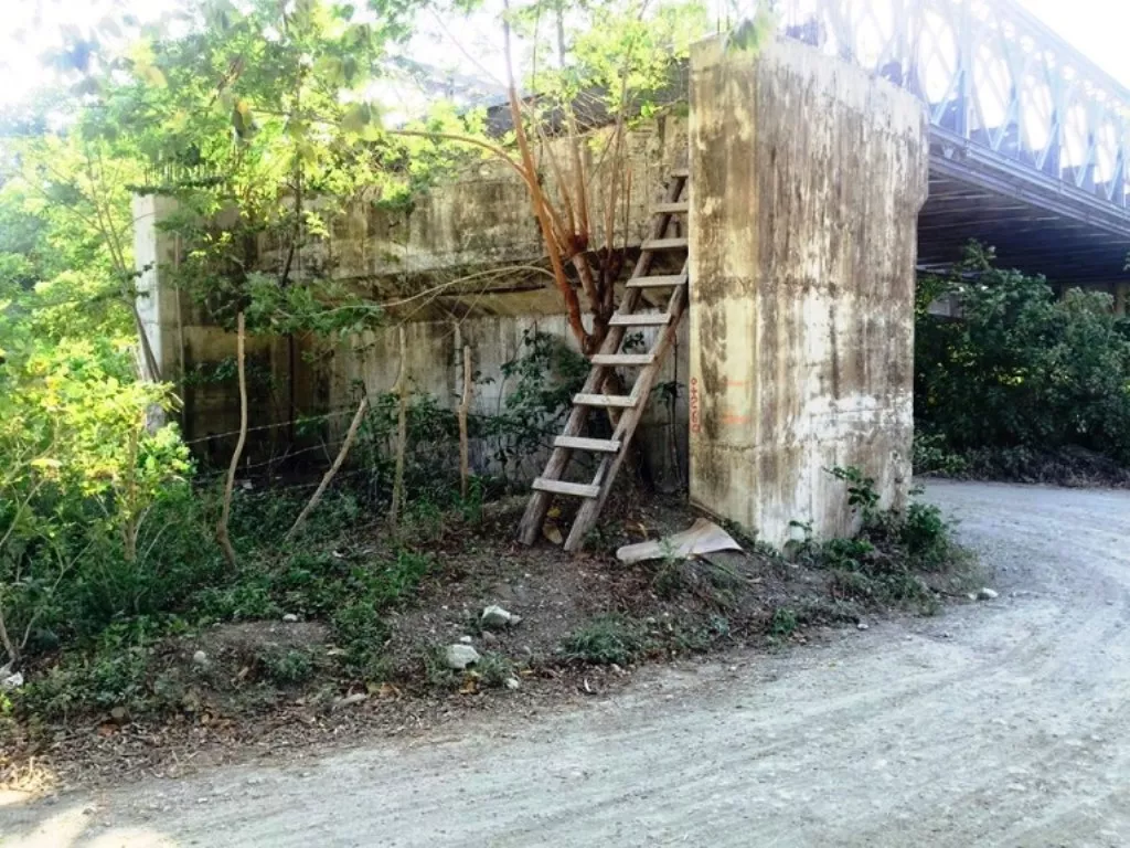 imploran-de-las-autoridades-terminacion-puente-a-medio-construir-en-comunida-de-maimon-i