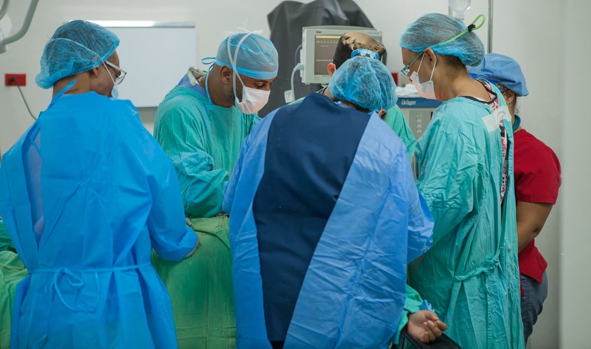 Realizarán jornada de cirugía de reducción y reconstrucción de senos en Santiago