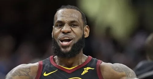 LeBron James firma con Lakers por 4 años