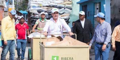 Presidente ejecutivo del Grupo Empresas Martí acompaña a recolectores de basura en La Ciénaga