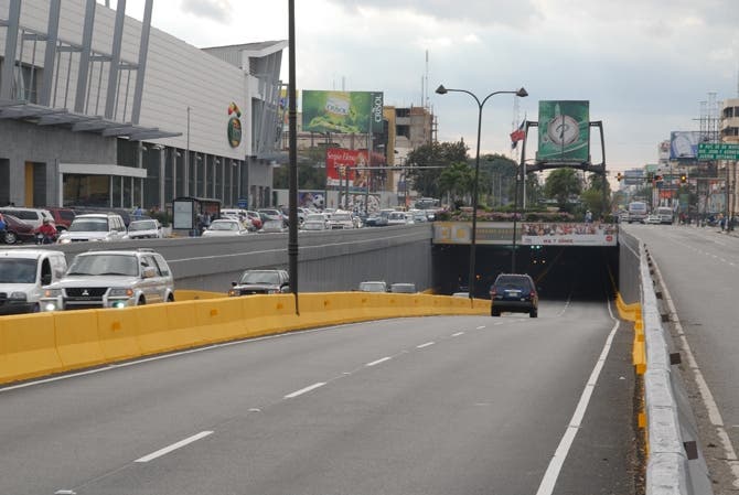 Obras Públicas cerrará el tránsito vehícular en varios túneles por mantenimiento