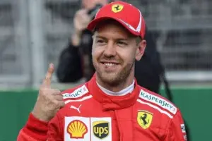 Sebastian Vettel supera a Hamilton para tener la pole en Bakú