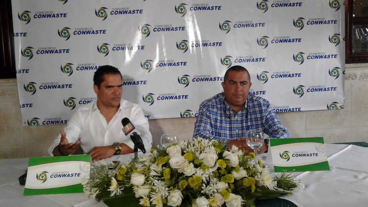 Consorcio Conwaste defiende servicio de recolección de basura en Santo Domingo Norte