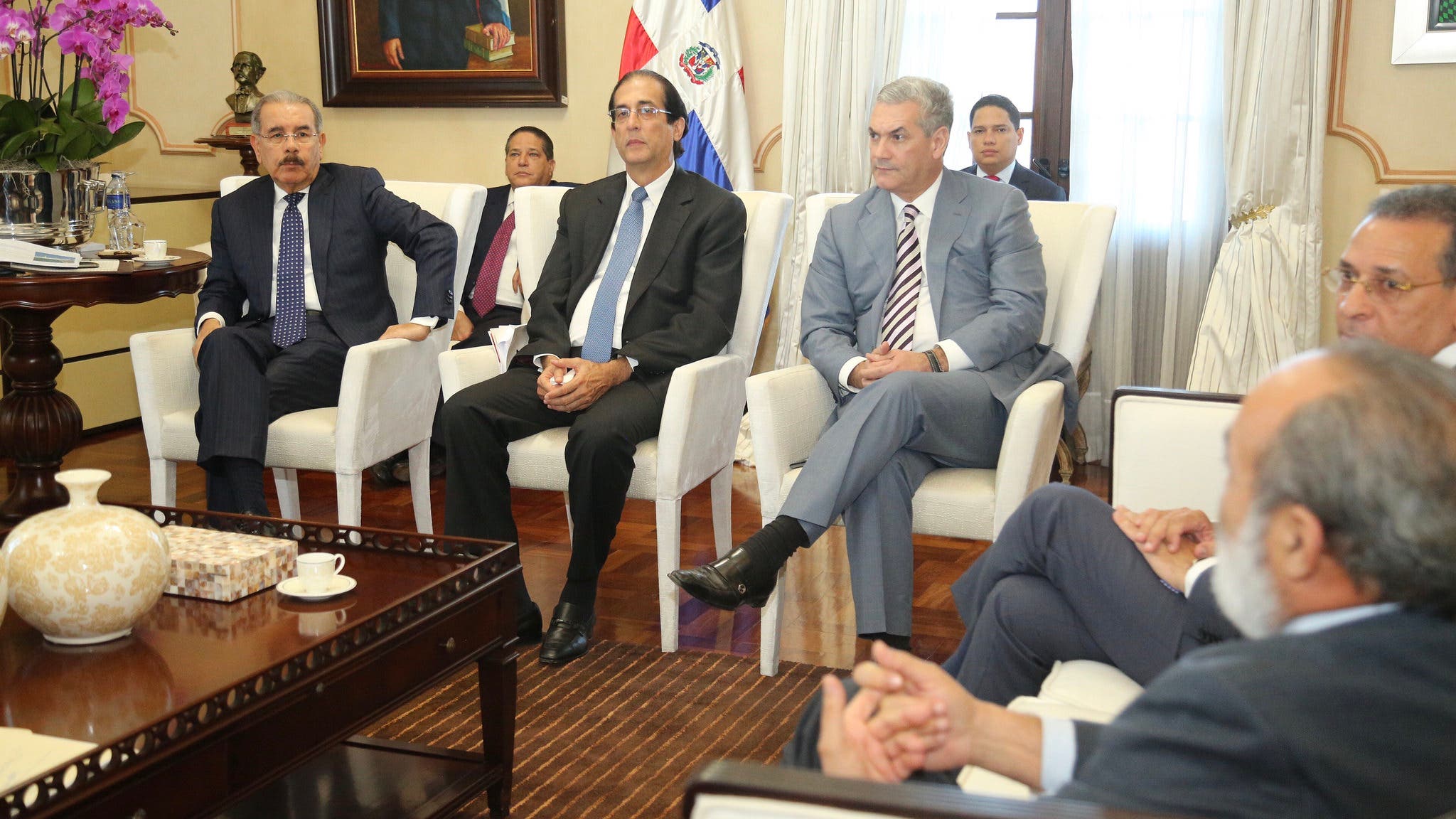 Danilo Medina instruye a comisión hacer informe con soluciones a situación Puerto de Manzanillo